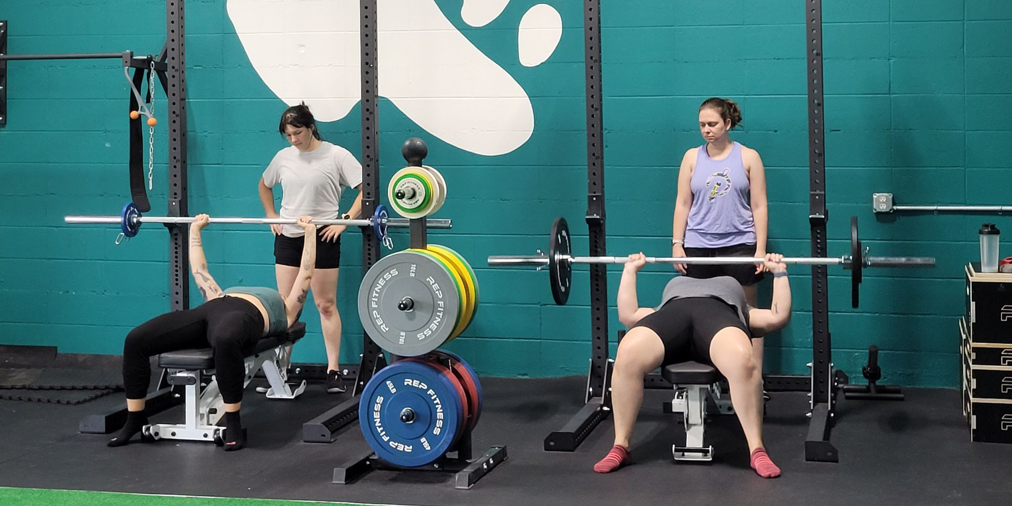 women at Bjorn Fitness lifting